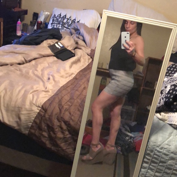 A Lulumari black open back Romper - Picture 4 of 8